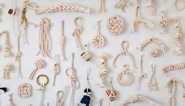 Wéi een Talisman fir Gléck mat Ären eegenen Hänn mécht