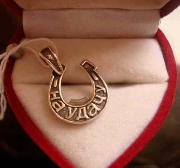 Vill Gléck Amuletten