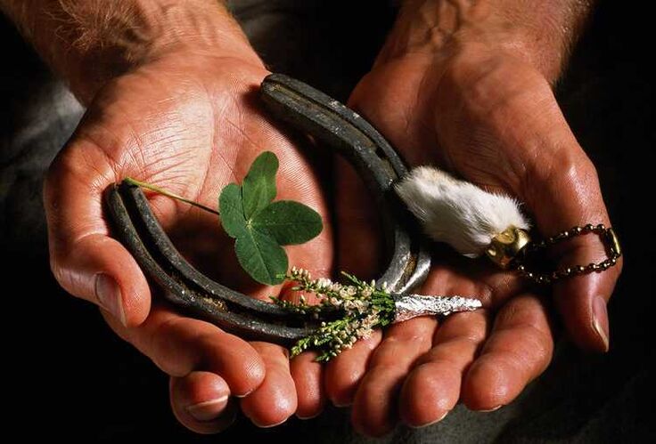 Houfeisen als Amulett vu Gléck